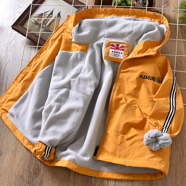 Laisvalaikio vaikiška striukė su flisiniu pamušalu - berniukams