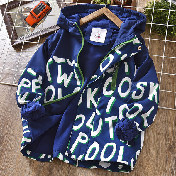 Ležerna jesenska jakna s kapuljačom i natpisom