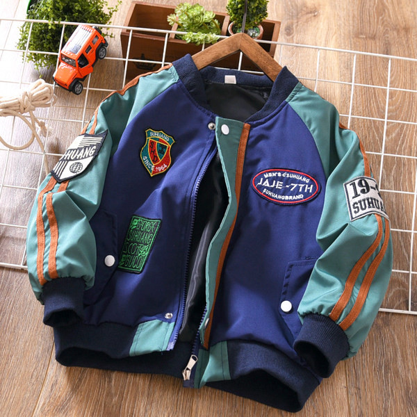 Sportska jakna za dječake s vezom i ovalnim izrezom