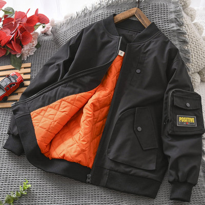 Laisvalaikio striukė su siuvinėjimu ir kišene