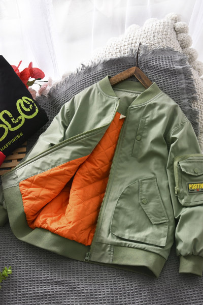 Laisvalaikio striukė su siuvinėjimu ir kišene