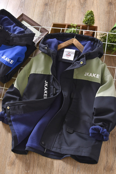 Vaikiška rudeninė striukė su gobtuvu berniukui