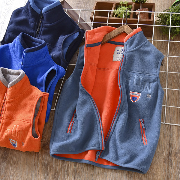 Berniukų laisvalaikio vilnos liemenė su aukšta apykakle siuvinėjimu