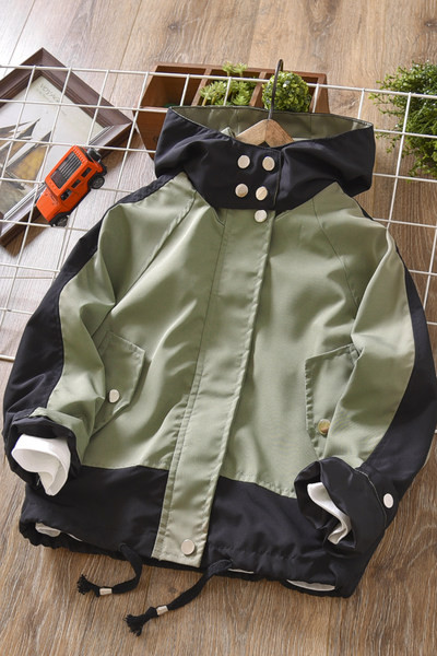 Spyruoklė berniukui su gobtuvu ir kaklaraiščiais