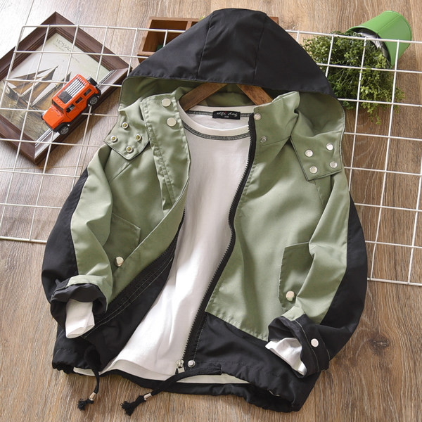 Spyruoklė berniukui su gobtuvu ir kaklaraiščiais