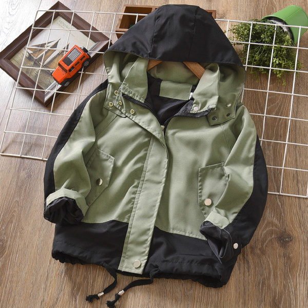 Spyruoklė berniukui su gobtuvu ir kaklaraiščiais