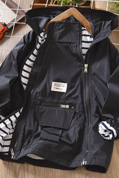 Proljetna jakna za dječake s kapuljačom i patentnim zatvaračem sa strane