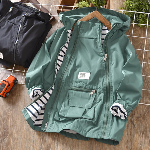 Proljetna jakna za dječake s kapuljačom i patentnim zatvaračem sa strane