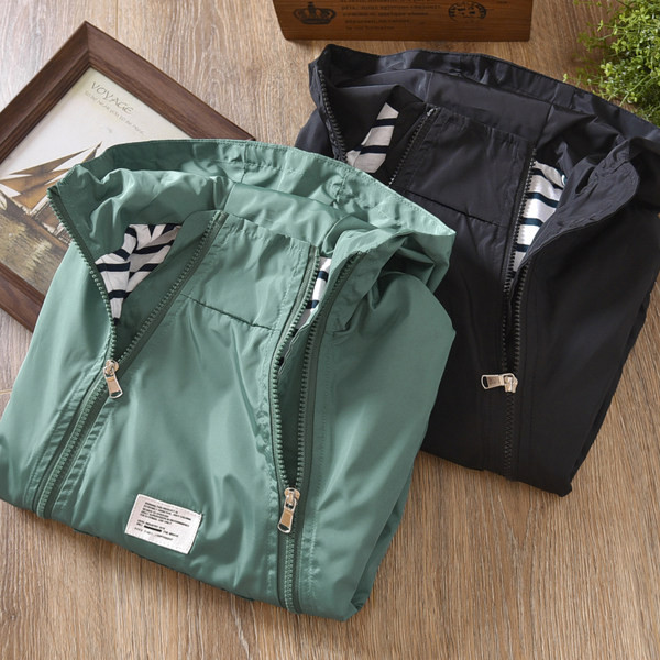 Proljetna jakna za dječake s kapuljačom i patentnim zatvaračem sa strane