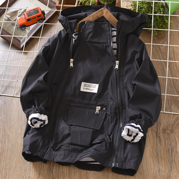 Proljetna jakna za dječake s kapuljačom i patentnim zatvaračem sa strane