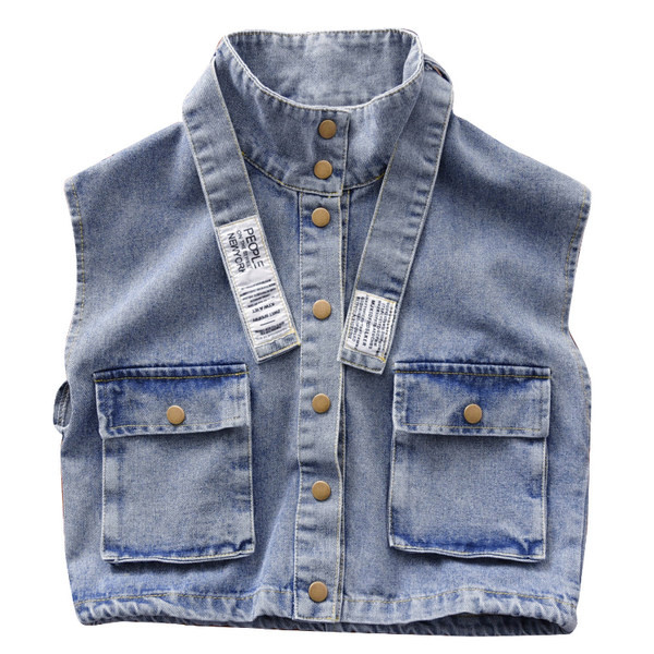 Uut mudelit kirja ja nööpidega teksavest poistele