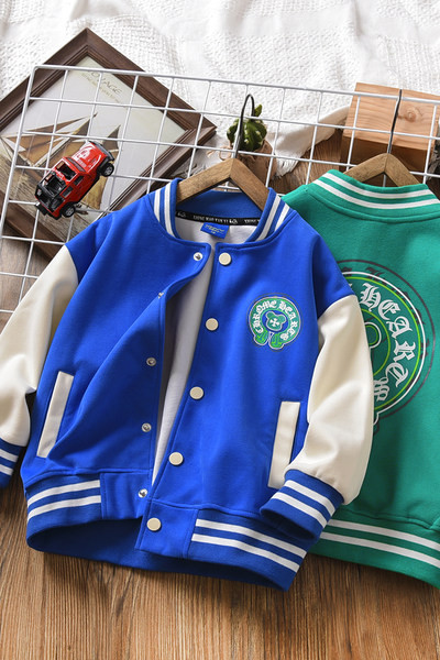 Ležerna sportska jakna s logotipom i gumbima za dječake