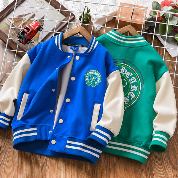 Ležerna sportska jakna s logotipom i gumbima za dječake