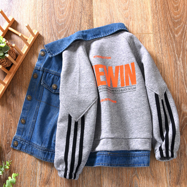 Ležerna traper jakna s natpisom