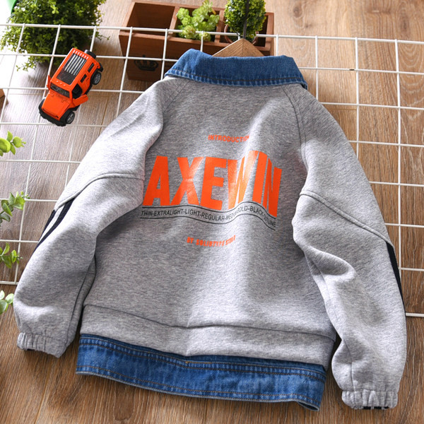 Ležerna traper jakna s natpisom