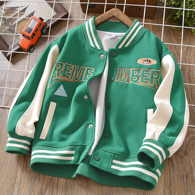 Sportska jakna za dječake s printom i kopčanjem na gumbe