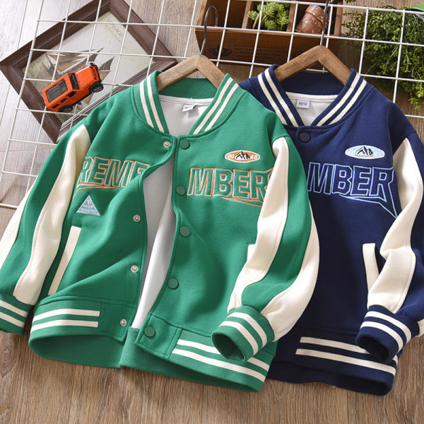 Sportska jakna za dječake s printom i kopčanjem na gumbe