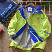 Geaca de primavara pentru baieti cu imprimeu si sireturi