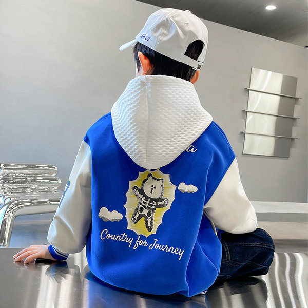 Uue mudeli kirja ja nööpkinnitusega jope poistele