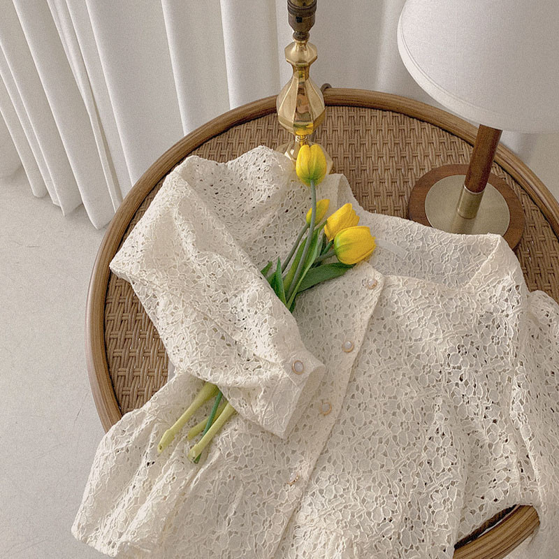 Bluză coreeană de damă cu decolteu în V Cămașă din dantelă scobită Topuri cu mâneci lungi, subțiri și sălbatice, haine vintage cu șireturi Bluse pentru femei 13100