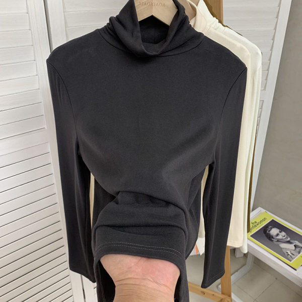 Изчистен модел дамска едноцветна блуза с поло яка