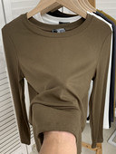 Švaraus modelio kelių spalvų prigludusi palaidinė