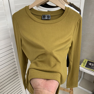 Švaraus modelio kelių spalvų prigludusi palaidinė