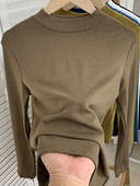 Bluză de culoare uni cu mâneci lungi și decolteu oval