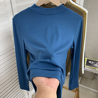 Bluză de culoare uni cu mâneci lungi și decolteu oval