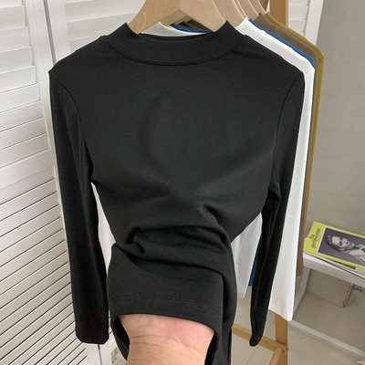 Bluză de culoare uni cu mâneci lungi și decolteu oval