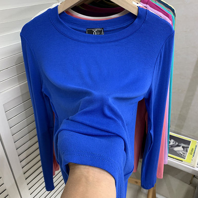 Kelių spalvų laisvalaikio moteriška palaidinė su ovalia iškirpte