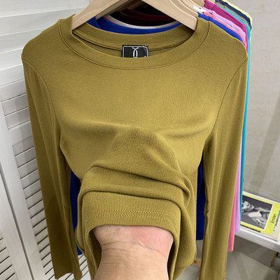 Kelių spalvų laisvalaikio moteriška palaidinė su ovalia iškirpte