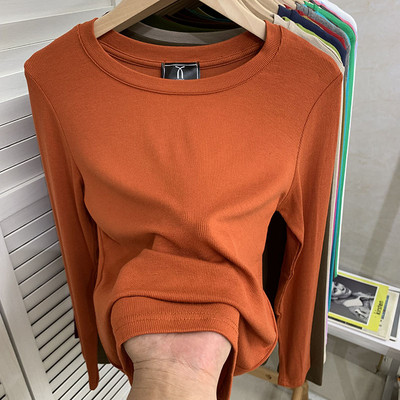 Kelių spalvų laisvalaikio moteriška palaidinė su ovalia iškirpte