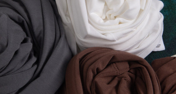 Bluză de damă cu mâneci lungi și inscripție - în multe culori