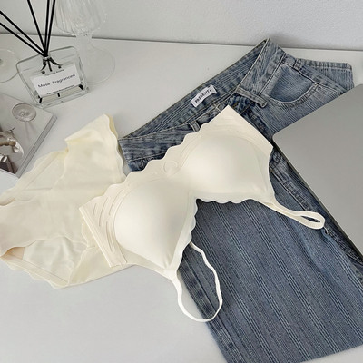 Besiūliai moteriški liemenėlės tipo apatiniai su reguliuojamais petnešėlėmis