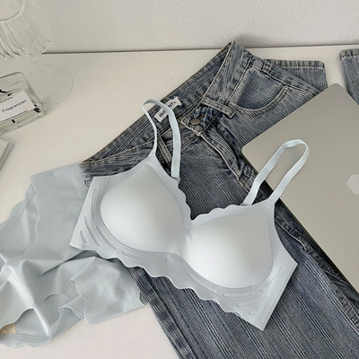 Besiūliai moteriški liemenėlės tipo apatiniai su reguliuojamais petnešėlėmis