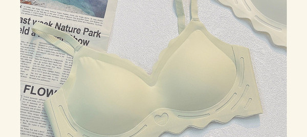 Besiūliai moteriški liemenėlės tipo apatiniai su reguliuojamais petnešėlėmis