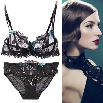 Női fehérnemű csipkével és tülllel