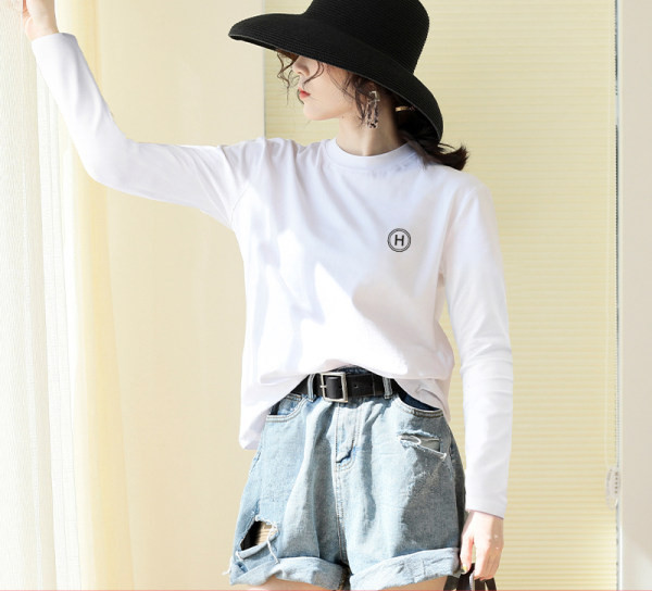 Дамска блуза с овално деколте 