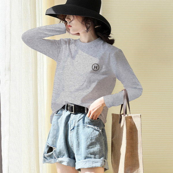 Дамска блуза с овално деколте 