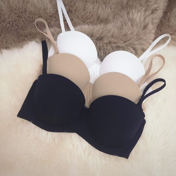 Švaraus rašto besiūlė liemenėlė su reguliuojamais petnešėlėmis