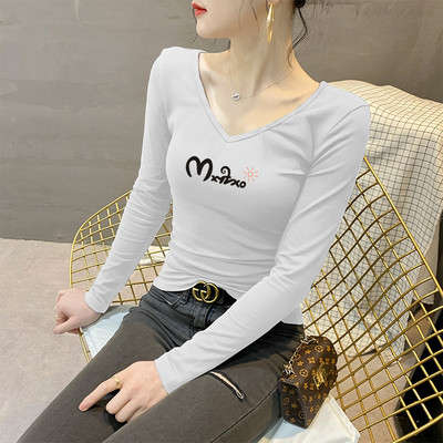 Moteriška palaidinė su V formos iškirpte ir užrašu