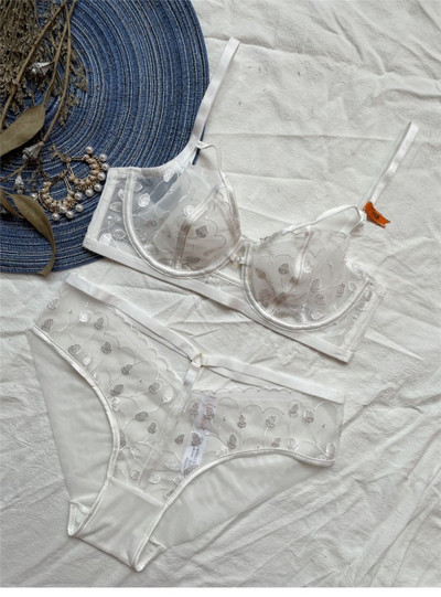 Modni ženski set grudnjaka i gaćica od čipke