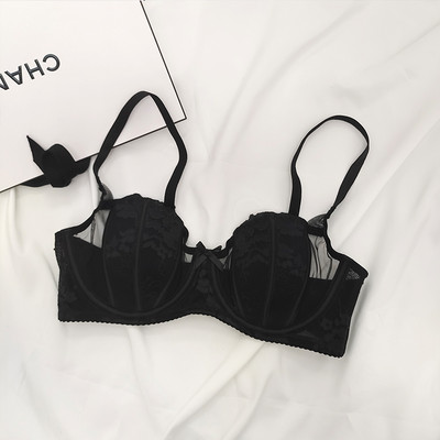 Ženski grudnjak s trakom i vezom