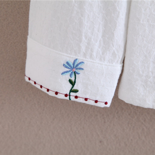 Gornje bluze Bijele košulje Mori djevojke Korejske ženske bluze Preppy 2017 Jesen Kawaii Ženske košulje s cvjetnim vezom T78616A