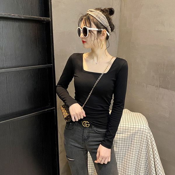 Jednobojna ženska bluza s četvrtastim izrezom