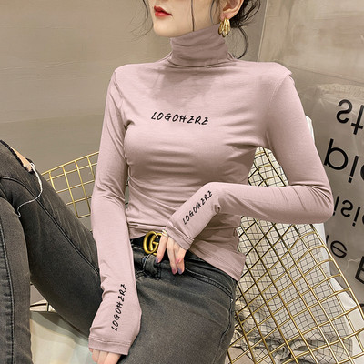 Втален модел дамска блуза с поло яка и надпис