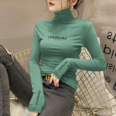 Втален модел дамска блуза с поло яка и надпис