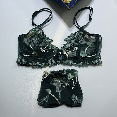 Lillemotiividega naiste komplekt