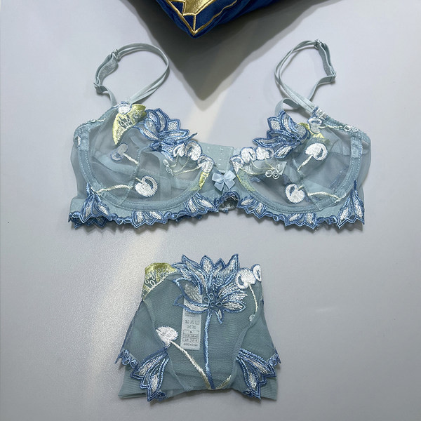 Lillemotiividega naiste komplekt